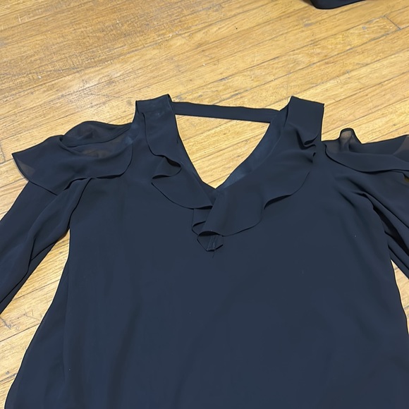 Women’s A. Byer long sleeve chiffon ruffle cold shoulder flowy top blouse black - Picture 5 of 5